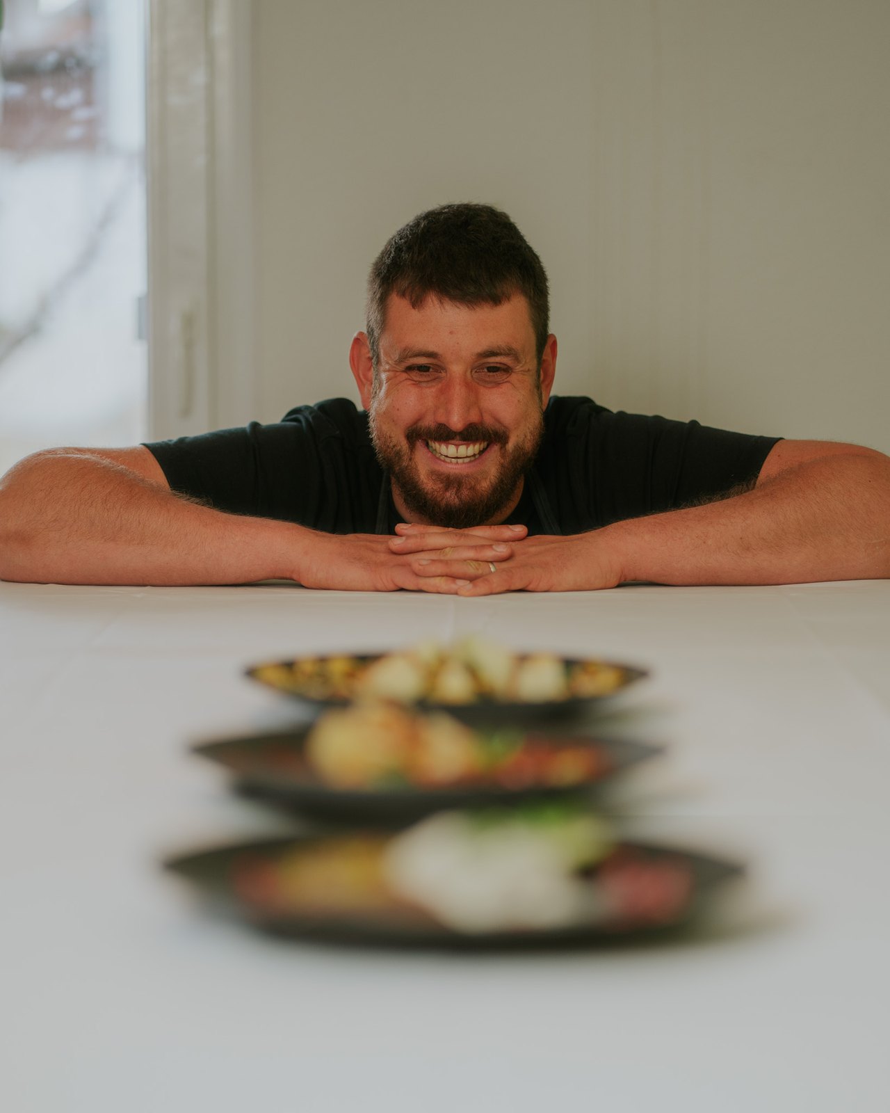 Fabian Sachs richtet ein saisonales Retreat-Gericht an