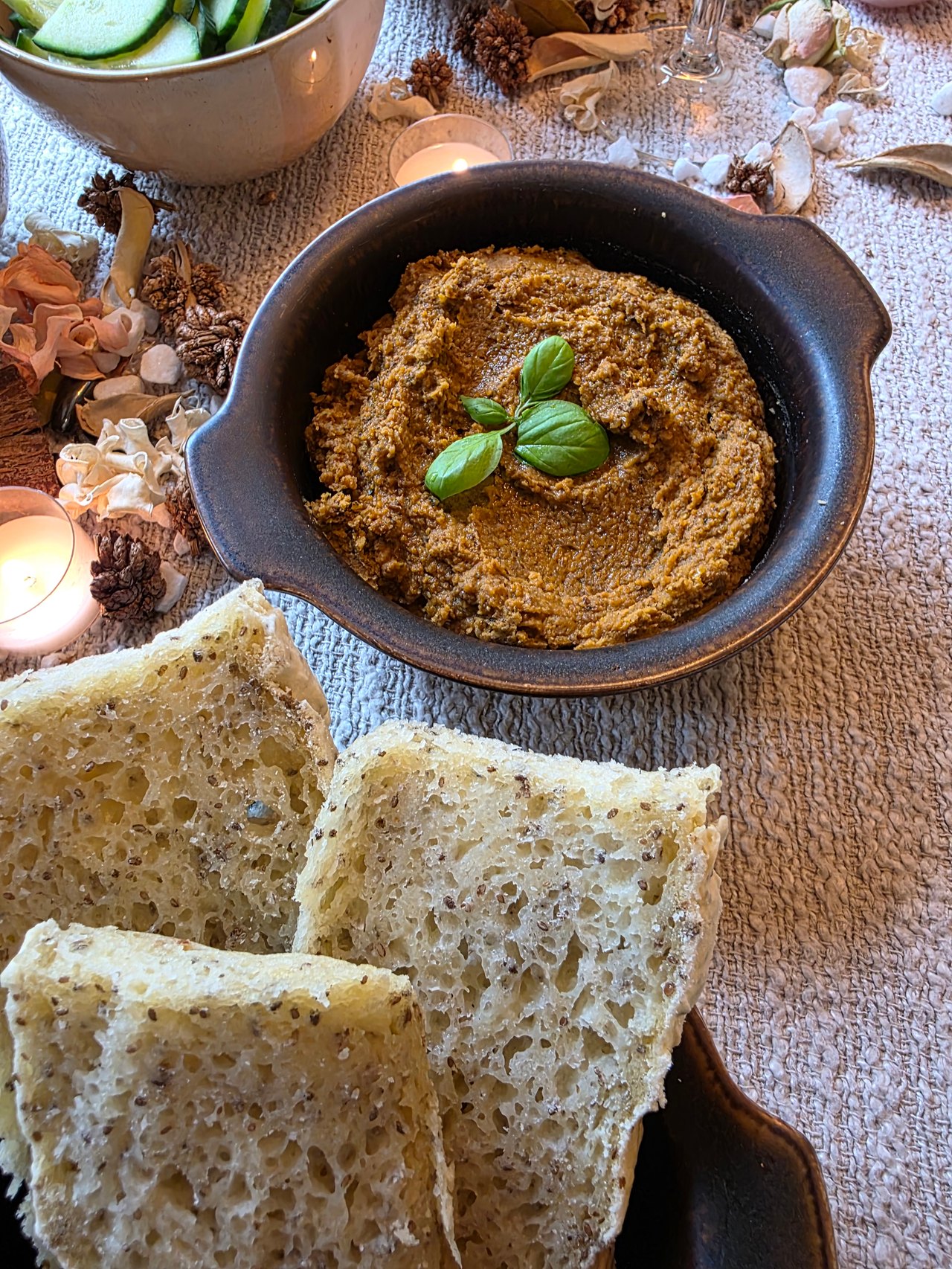 Kunstvoll angerichtetes Retreat-Catering